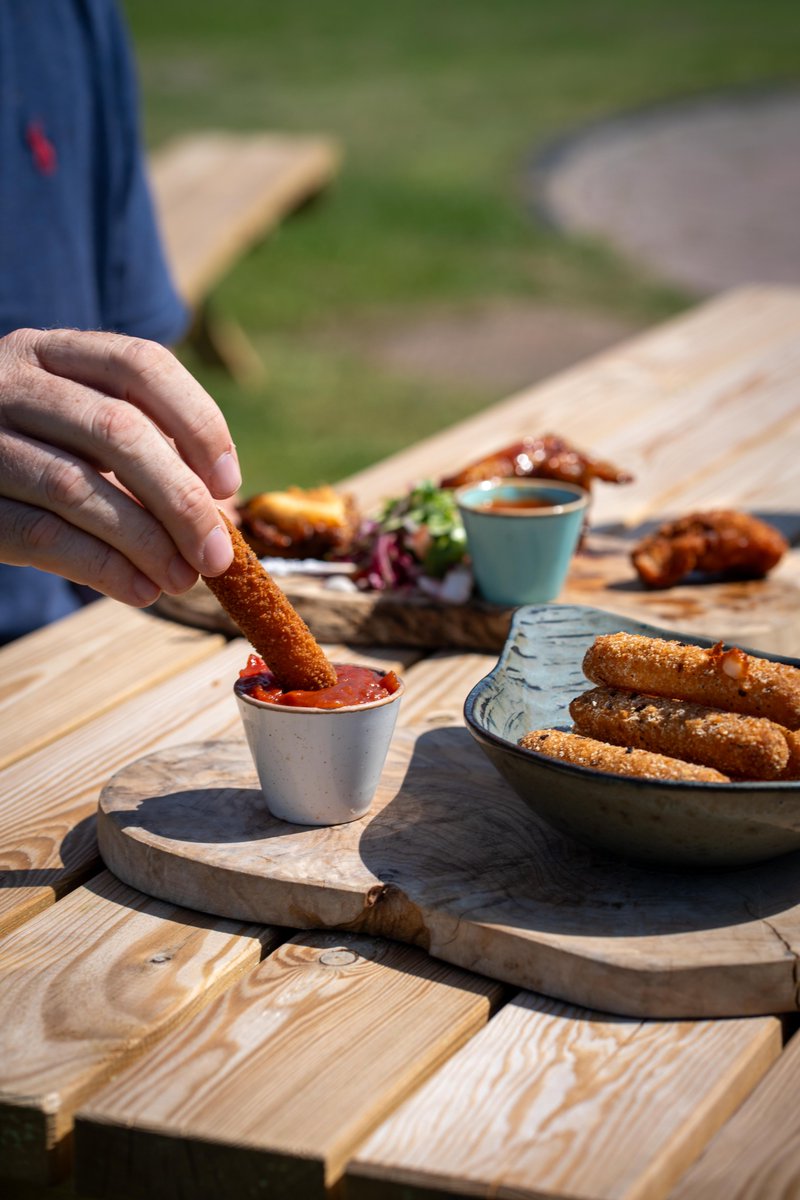 🌞 Late Evening Opening tonight (and tomorrow).

⌚️🍻🥂🍽 Join us between 6:00 and 8:30 pm in the Spike Bar or out on the patio for a drink and something from our Specials menu.

🌞😉 It is what summer nights at Stonebridge are made for.

#LateEveningOpening #meriden #coventry