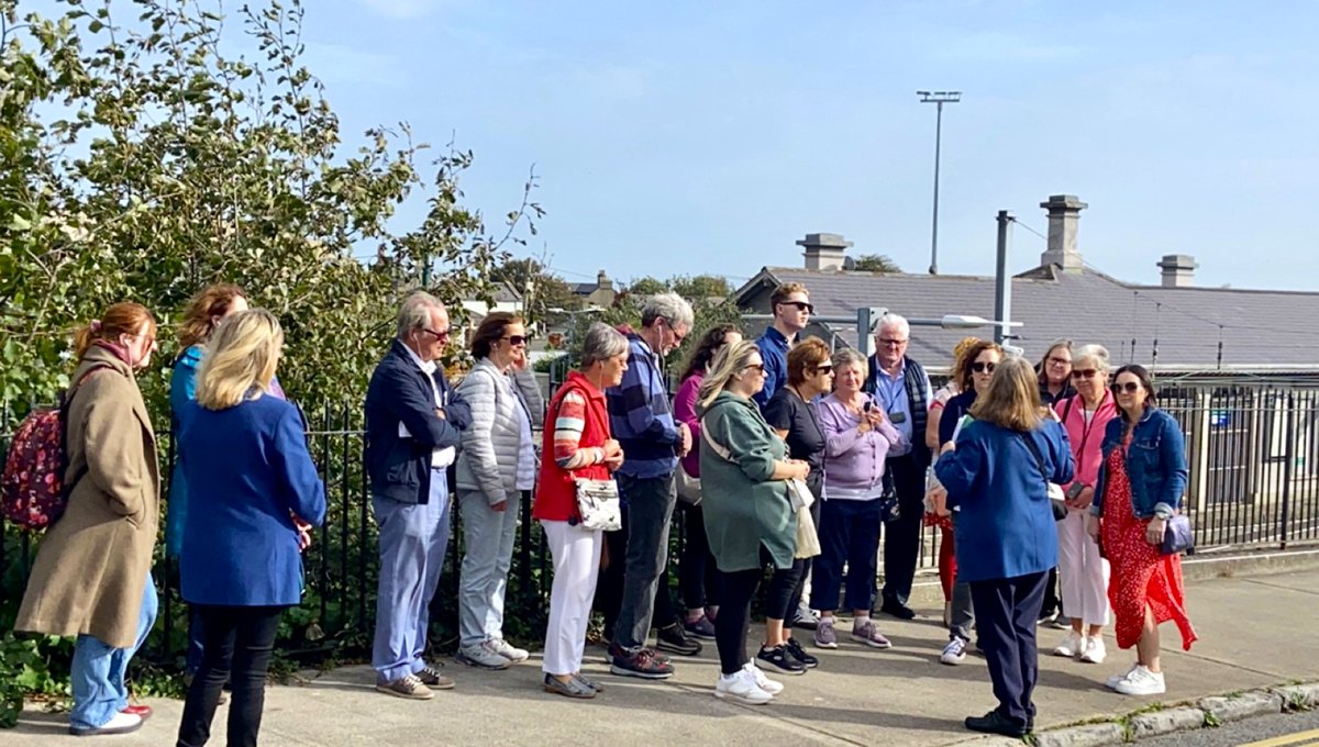 dalkeycastle's tweet image. Rare Opportunity for FREE last minute tickets
Our DLR Sponsored Maeve Binchy & Irish Writers Walk at 6pm today (Thurs 3rd July) has had last minute cancellation so we have 4 spaces available to join the group.
First to book gets these coveted gems
dalkeycastle.com/book