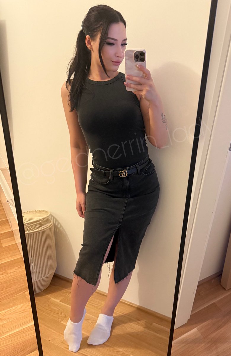 geldherrin_lady's tweet photo. Wer von euch bringt mich heute zum Höhepunkt? Mit dem einzigen, mit dem du es jemals schaffen wirst - deinem Geld.😏

#Findom https://t.co/eGu1zysvh6