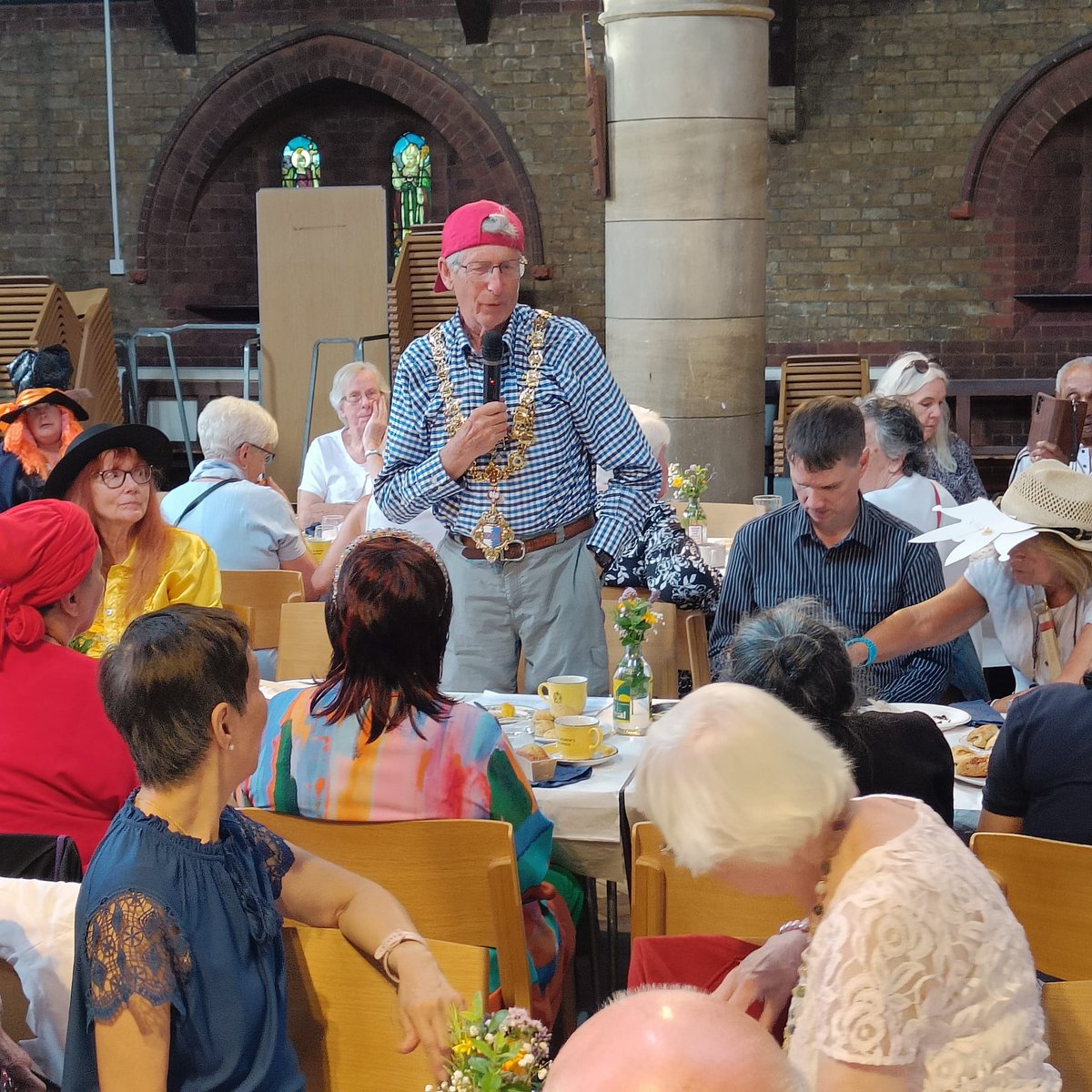 WandsworthMayor's tweet image. Brilliant Mad Hatter’s tea party @wandswrothComm3 with jokes galore, a hat competition, singing, cream tea and genial company! These pensioners - so young at heart - know how to enjoy themselves!
Thank you Wandsworth Community Transport and Shopmobility for all you do!