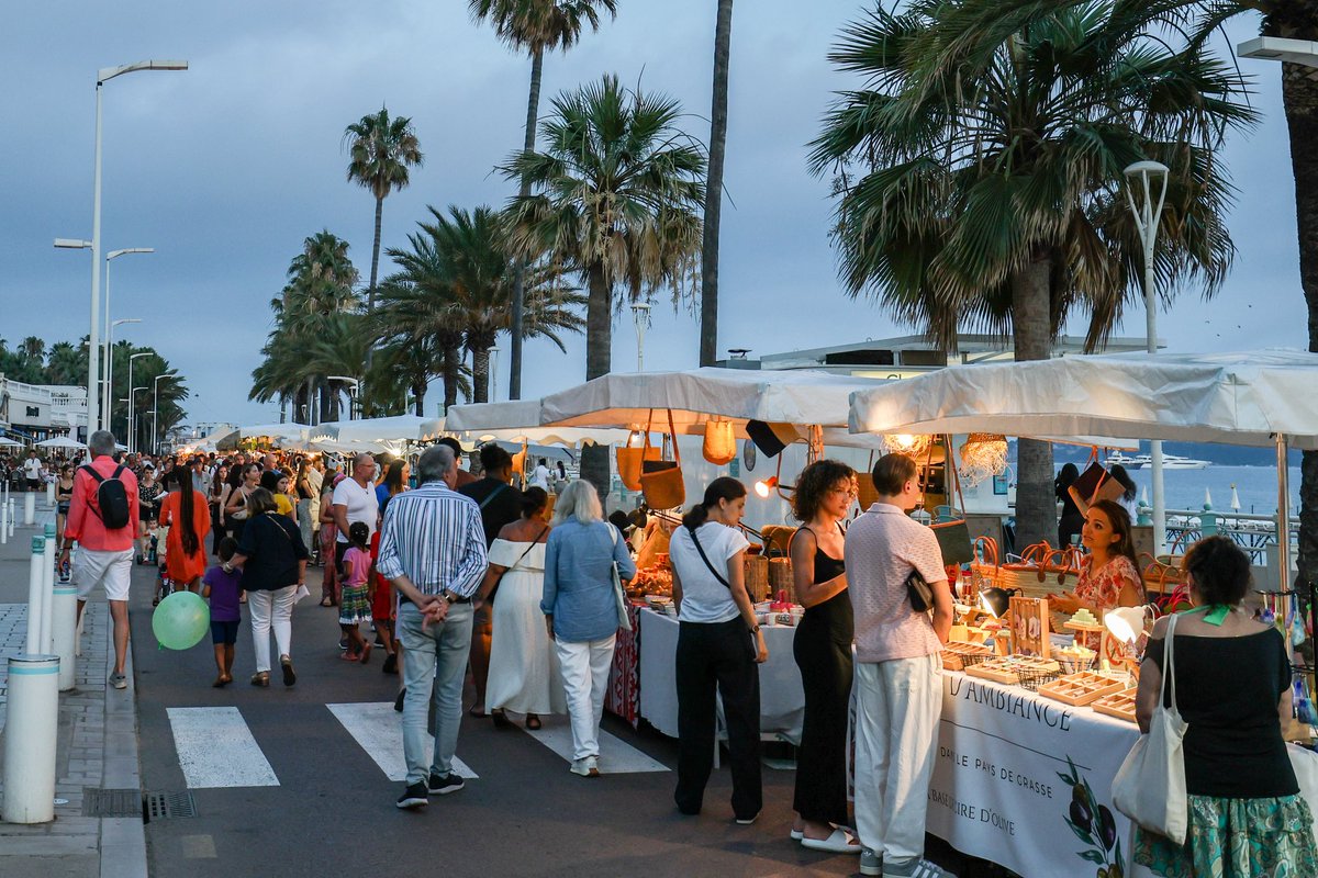 [L’été à Cannes]
🌴 Ce soir, cap sur le boulevard Jean Hibert pour les Nocturnes Cannoises ! 🌙✨
🎟️ Gratuit | 🕖 19h–minuit
🎨 Artisans, ambiance festive &amp; balades sous les étoiles
🗓️ Tous les jeudis jusqu’au 28 août
🤝 Avec l’ABECCO
#cannes