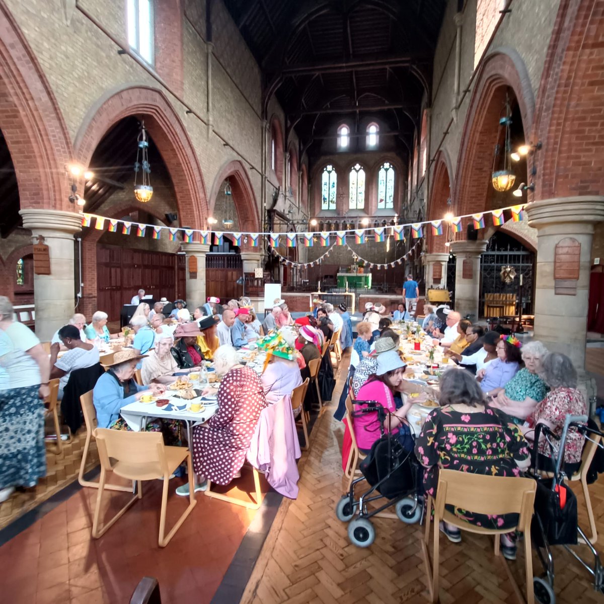 WandsworthMayor's tweet image. Brilliant Mad Hatter’s tea party @wandswrothComm3 with jokes galore, a hat competition, singing, cream tea and genial company! These pensioners - so young at heart - know how to enjoy themselves!
Thank you Wandsworth Community Transport and Shopmobility for all you do!
