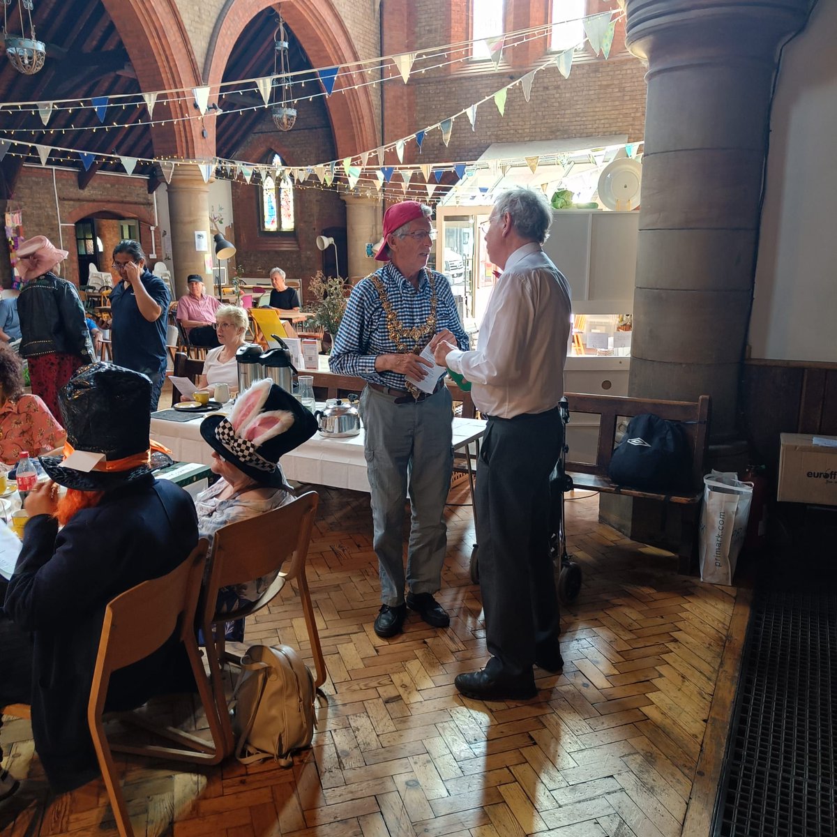 WandsworthMayor's tweet image. Brilliant Mad Hatter’s tea party @wandswrothComm3 with jokes galore, a hat competition, singing, cream tea and genial company! These pensioners - so young at heart - know how to enjoy themselves!
Thank you Wandsworth Community Transport and Shopmobility for all you do!