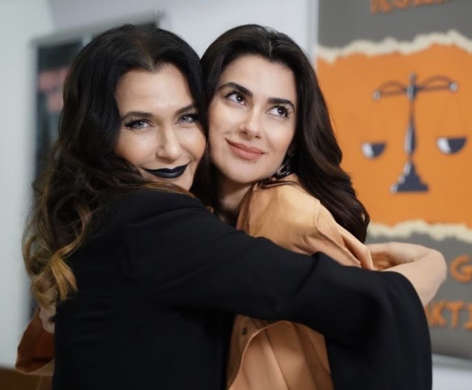 alexraidos's tweet photo. #nesrincavadzade ve #sevvalsam https://t.co/1DyituoiAB