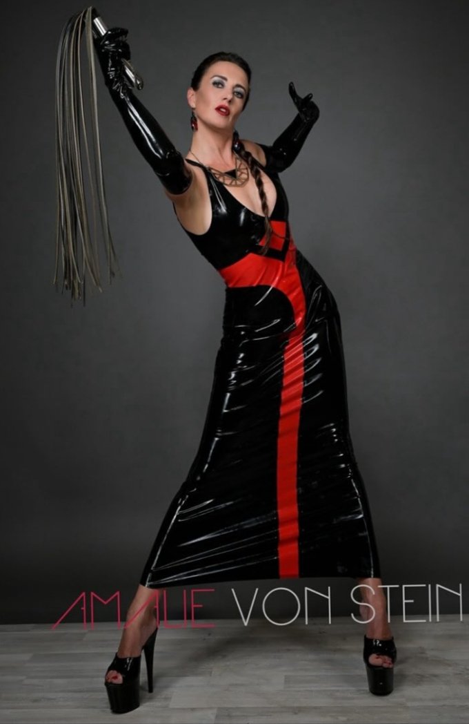 Stunning Mistress Amalie Von Stein <a href="/AmalievonStein/">𝘼𝙢𝙖𝙡𝙞𝙚 𝙫𝙤𝙣 𝙎𝙩𝙚𝙞𝙣: Back In Europe!</a> 
Her  XL Flogger  was made and personalized by Slagwerk Atelier.
Grab your spanking gear from us today.
Slagwerkatelier.com