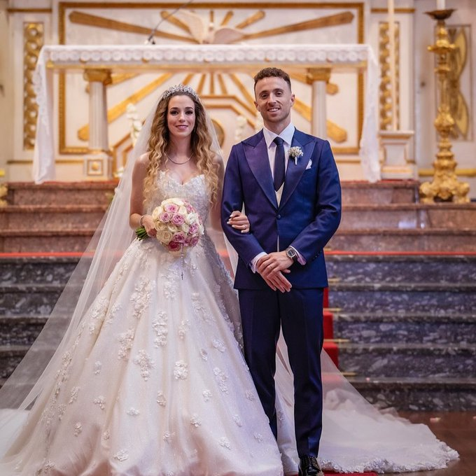 ExitSignalNews's tweet photo. It was learned that Liverpool footballer Diogo Jota, who lost his life, got married 11 days before the accident. https://t.co/DxZIvxiE4u