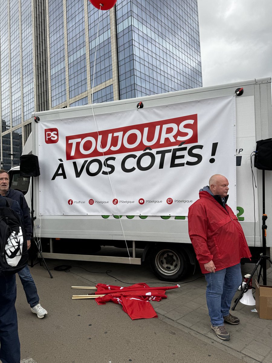 vincentgroleau_'s tweet image. Le fait que le PS copie systématiquement la communication du PTB commence vraiment à se voir… #copyleft