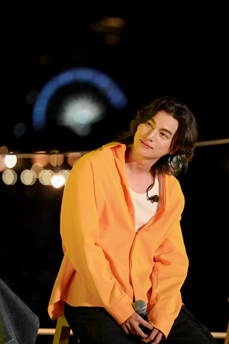 noic_639's tweet photo. รูปนี้น่ารักมากกกก
สายตาน้องกลัฟ นี่คือตอนดูคลิปโปรเจคที่พี่ๆ ทำให้แน่เลย
@gulfkanawut 

OISHI GULF EXCLUSIVE PARTY  
#OISHIicedlemonteaxGulf 
#GulfKanawut https://t.co/vGnbEgInVQ