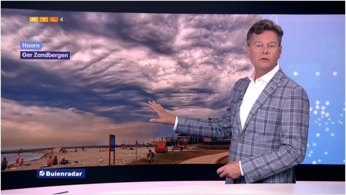 Feelgood_1_'s tweet photo. Naderende bui Stadsstrand Hoorn op RTL4_weer #buienradar #RTL4 #hoorn Einde #Hitte #hittegolf #wolken #clouds #netherlands #stadsstrand #reuring https://t.co/7O9F3PEqRz