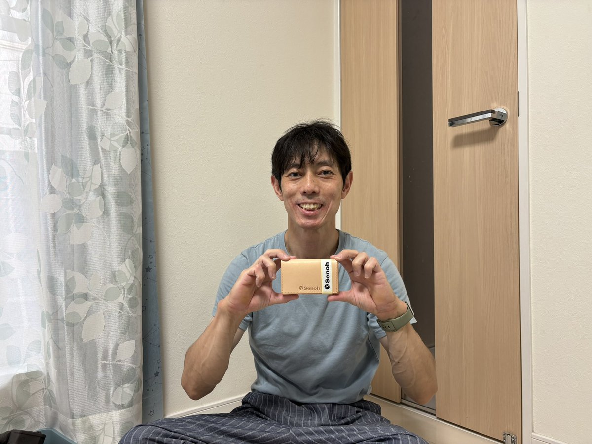 gymnastmasato's tweet photo. わぁ〜ん😭
めちゃくちゃ嬉しいよぉ〜😭
ファンクラブ一同からって😭🙌
こんなにも高価な品を🙏
心から、心から、心から
感謝致します🙇🏻♂️
めっちゃくちゃ大事に使わせていただきます😻🙌💕💕💕
お手紙も本当に感激です😻💕
本当にありがとうございます💕
#ファンクラブ
#感謝
#Senoh
#名刺入れ https://t.co/oGzAfbcqRS