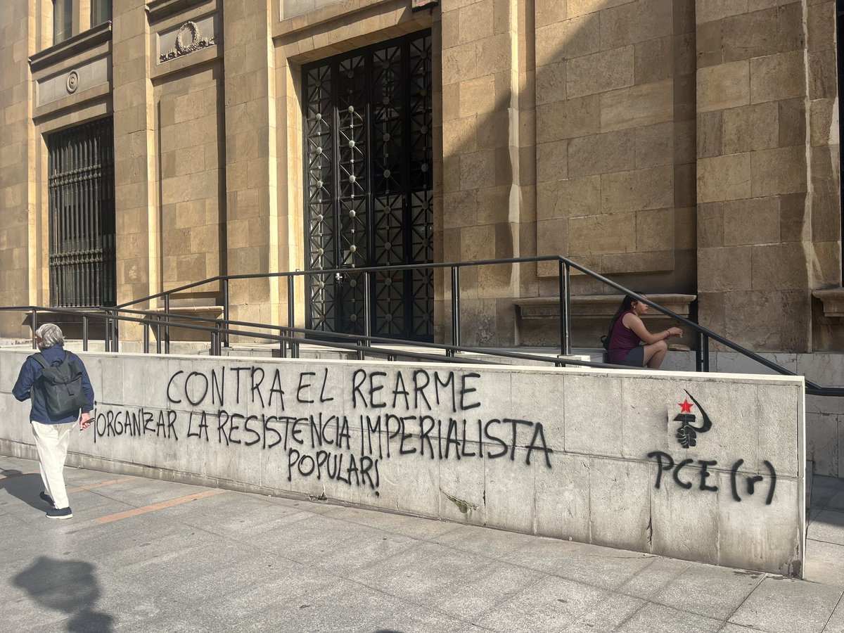 Duda seria: al estar firmada una pintada callejera, el Ayto le puede reclamar gastos de limpieza y restauración a, en este caso, el PCE? 🤔