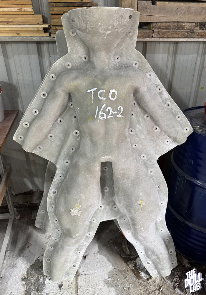 This is the mould for the Foam Core of the Muscle Doll. It is necessary for the weight reduction option. Otherwise the doll would weight a ton! 😱
With this done the factory has all the necessary tools to start production. So I am confident a test doll will be made very soon...🤞