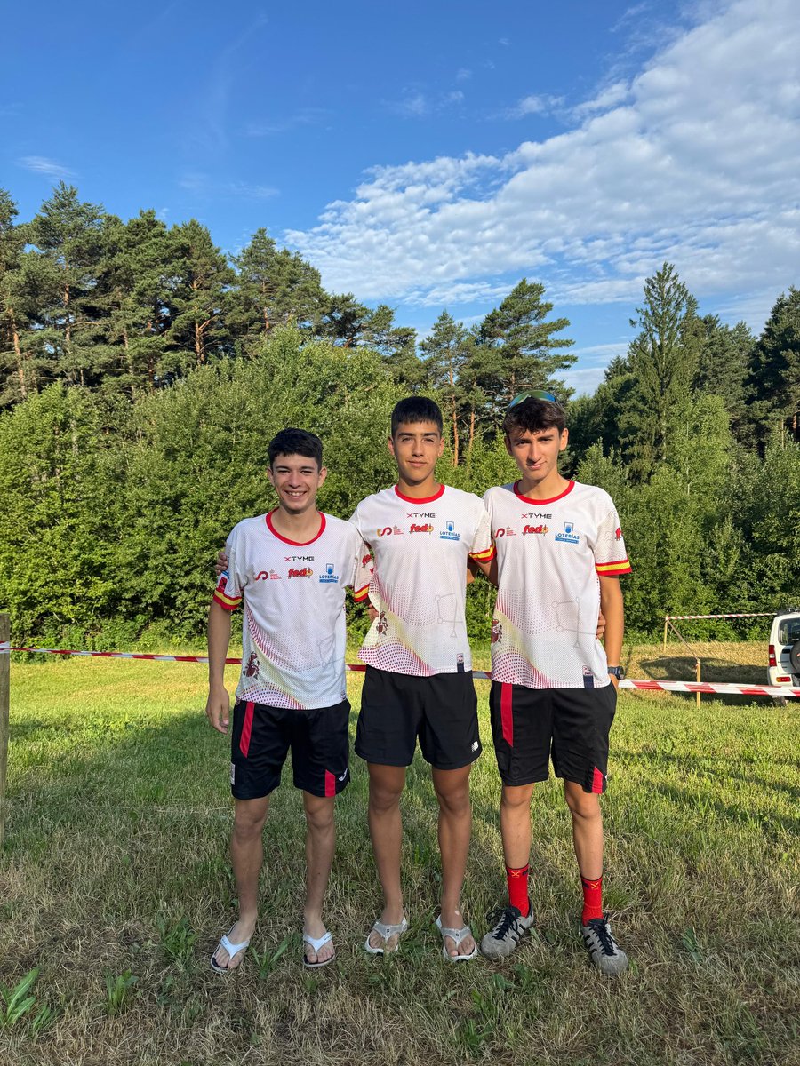 🙌🏼🗺️ Nuestro #TeamSpainJWOC disputa hoy el relevo 

👉🏼Equipo masculino: Alejandro Garrido, Martí Pou y Álvaro Peréz.

⏰Salida masculina 9:00 | Salida femenina 11:15

🔗TV + GPS + resultados en: jwoc2025.it/en/live-center…

🙌🏼Con el apoyo de XTYME y Loterías y Apuestas del Estado
