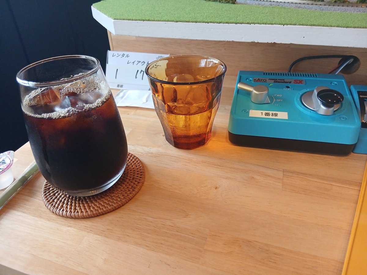SENZOKUSHITSUJI's tweet photo. アイスコーヒー、美味しかった🤤
#阪急電車 #レールサイドカフェ #RailsideCafe #摂津富田 #鉄道模型 #Nゲージ https://t.co/m7A28j3Y60