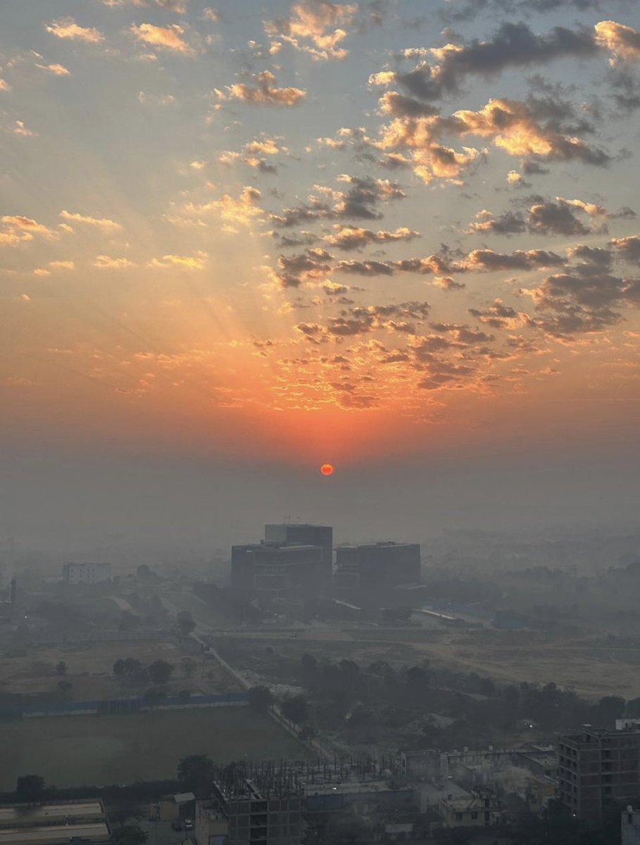 VRecriwal's tweet photo. #Balcony Calm | Mahindra Luminare | Golf Course Extension Road https://t.co/EQ6GzE6Waz