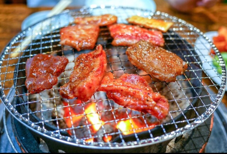 UcchanKobe's tweet photo. 来週は新長田の名店2ヶ所に伺います。
7/8 夜から名店「のぎく」焼肉　香港から訪日の友人
7/10 名店「かつまさ」カレー鍋がラストに、教育関係者５人と https://t.co/oo8bd3oMFS