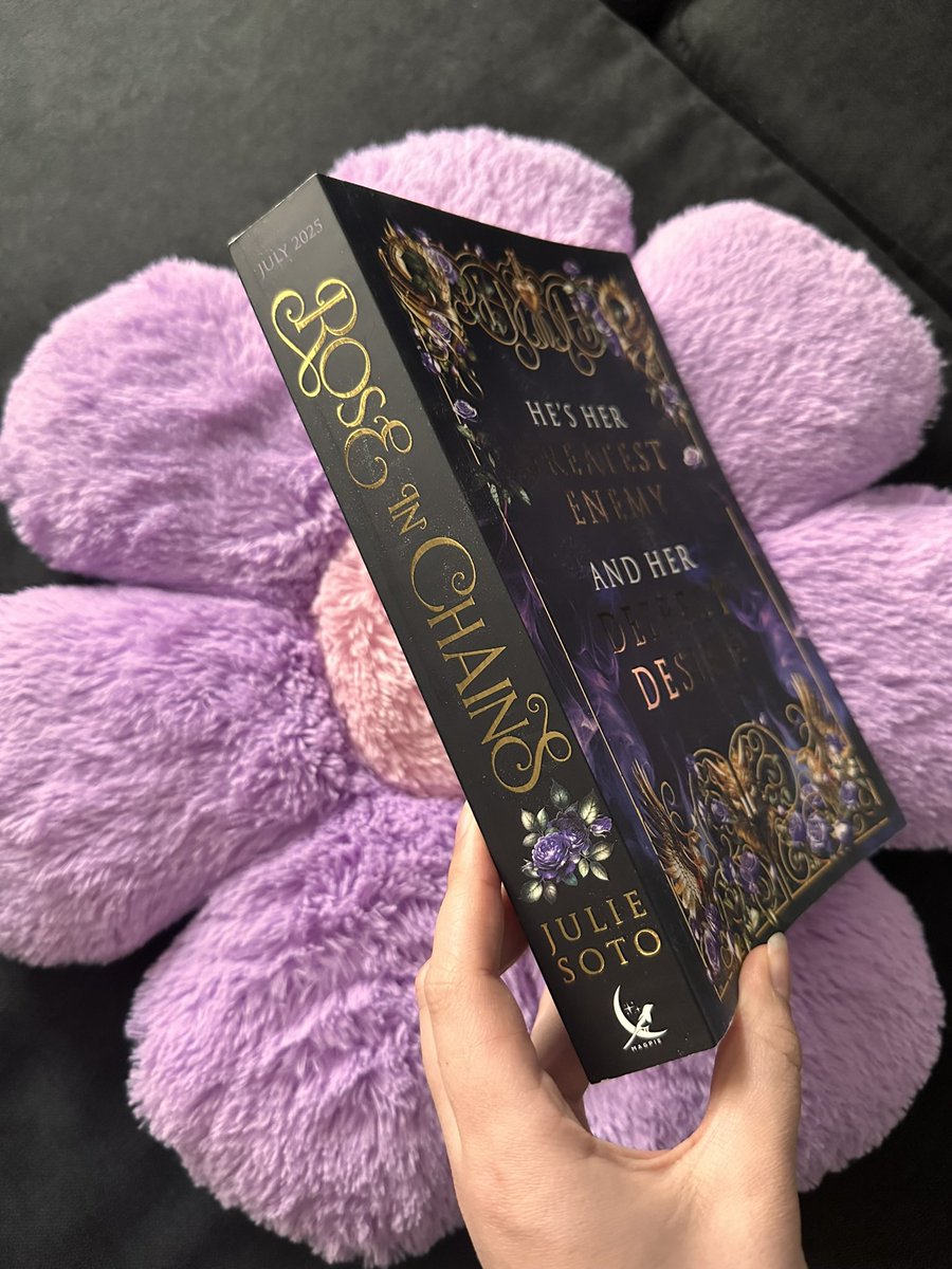 Just in time for Release day. I’ve finished this masterpiece! #roseinchains by Julie Soto was one of my most anticipated reads of this year and it did not disappoint! Everybody needs to read this 😍

My full review is up on .com but massive thank you <a href="/HarperInsider/">HarperInsider at HarperCollins</a> !!!