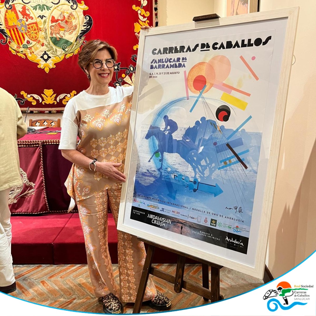 La artista María del mar Ranedo, en el acto de presentación del cartel anunciador de la Temporada de  Carreras de Caballos de Sanlúcar 2025, celebrado ayer en la Real Maestranza  de Caballería de Sevilla.
