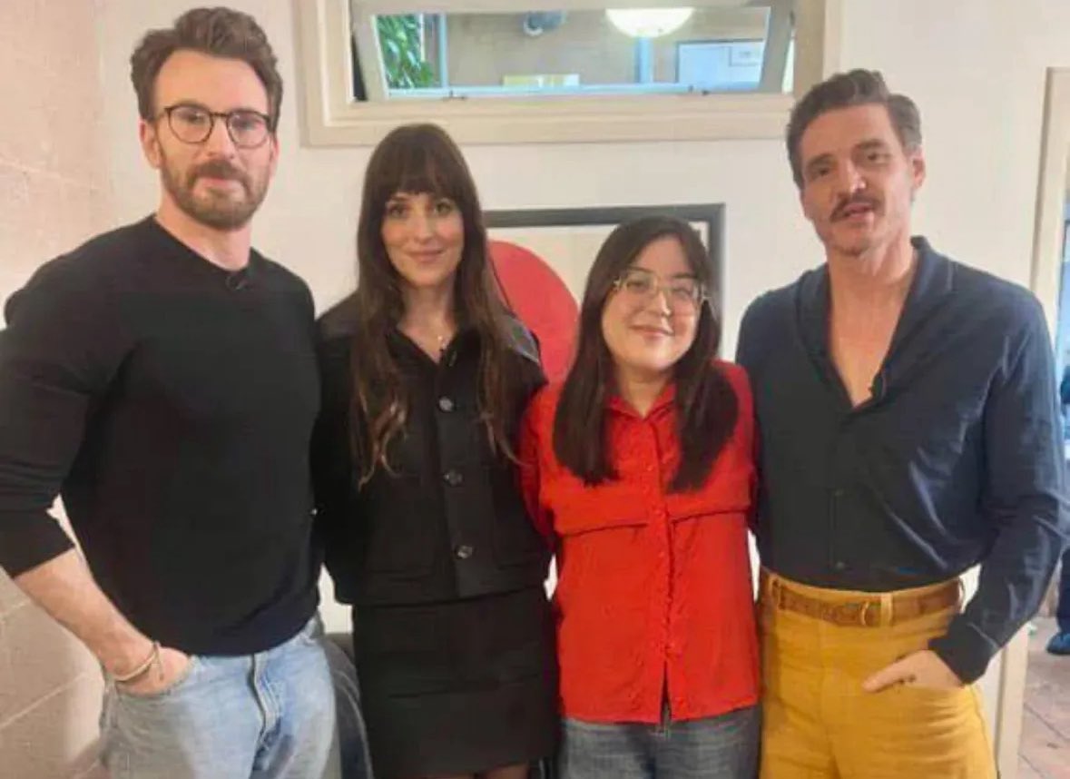 Tzu_5911's tweet photo. chrisevansfanuk on instagram
“Chris Evans, Dakota Johnson and Pedro Pascal new photo with writer lana Murray
#chrisevans #cevans #dakotajohnson #pedropascal #materialists” https://t.co/9v4VbZvLS4