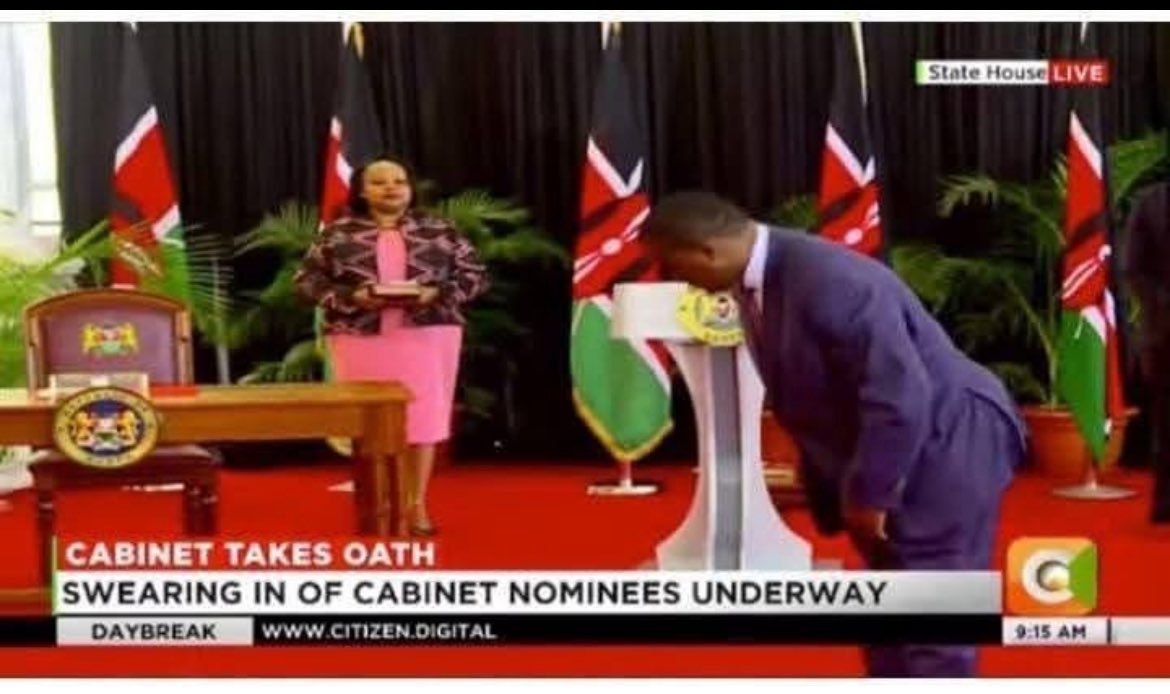 <a href="/HonJBMuturi/">Hon. Justin Muturi, EGH</a> I really find the AG doing this odd , but is this  you on the pic below <a href="/HonJBMuturi/">Hon. Justin Muturi, EGH</a>