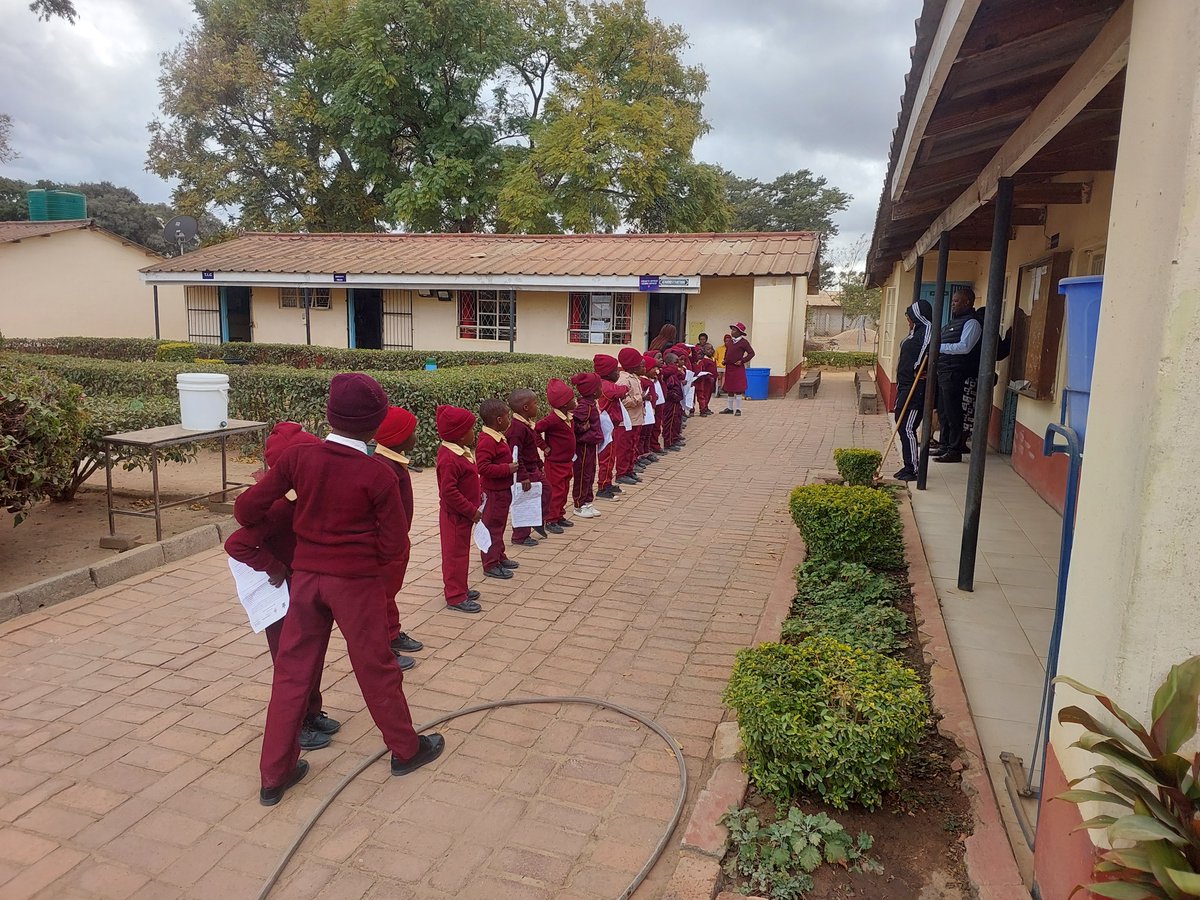 cfb_zimbabwe's tweet photo. #CatchThemYoung

1/ We have since resumed School screening activities in Harare, where we are visiting different schools in the Metropolitan province. This activity offers free eye screening to students, teachers and ancillary staff. https://t.co/dW2wnU6omN