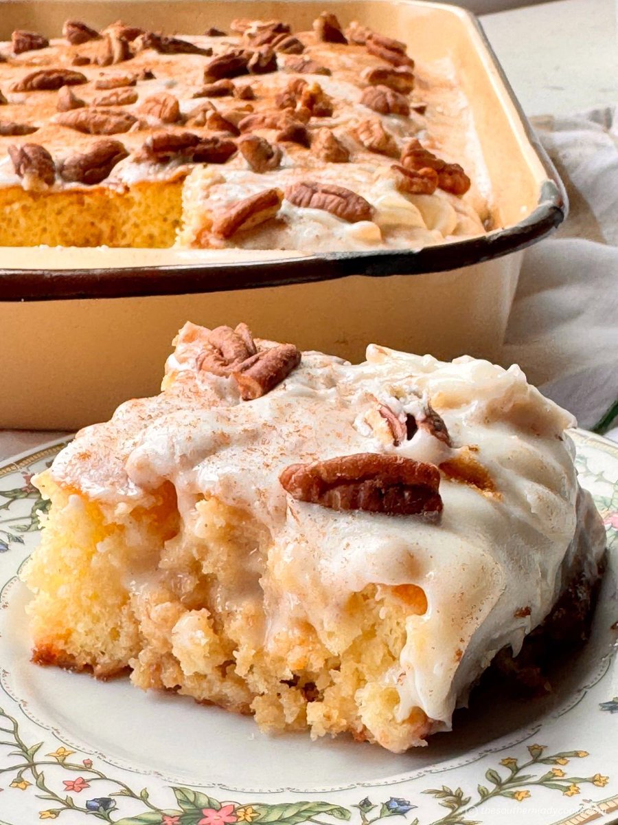 SouthLadyCooks's tweet photo. Recipe:  https://t.co/2PBOhVcGCe
Cinnamon roll poke cake is perfect with your morning coffee for breakfast or brunch and is also a delicious dessert to serve for any occasion.  #dessert #breakfast #4thofJulyweekend https://t.co/HldhibiBhk