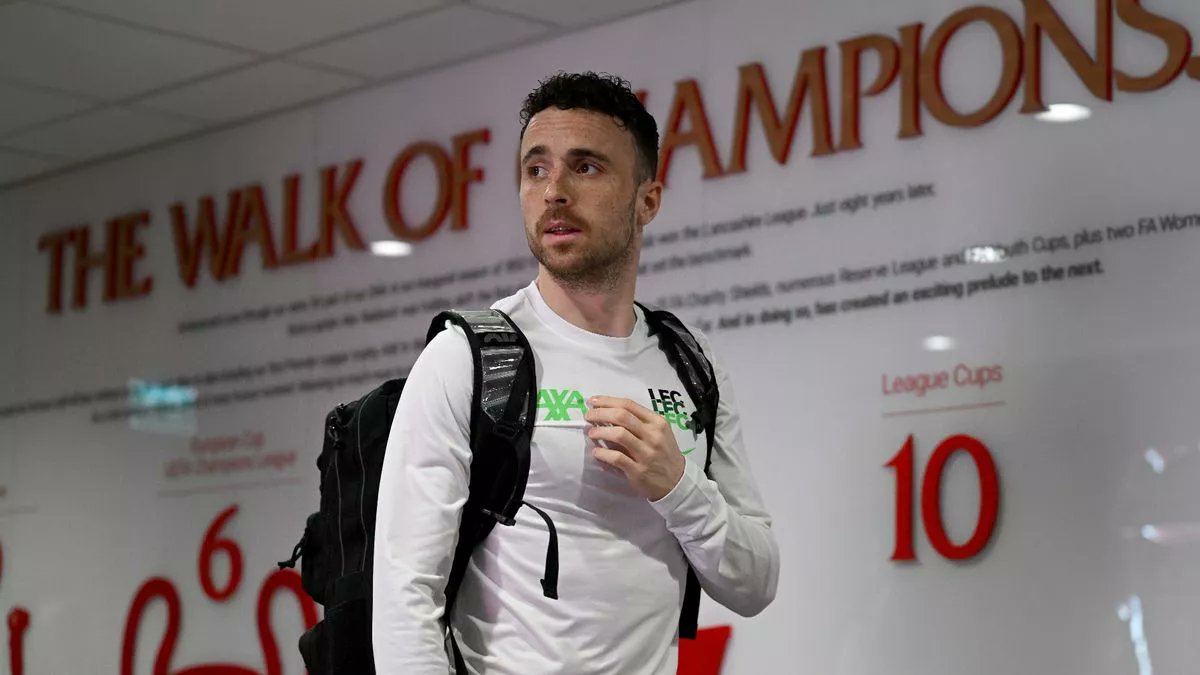 Sad news this morning, Liverpool footballer Diogo Jota has died in a car accident, aged just 28. Our thoughts are with Diogo's family, friends and many fans at this sad time. We invite you to pay tribute to Diogo below:
funeral-notices.co.uk/notice/death-n…