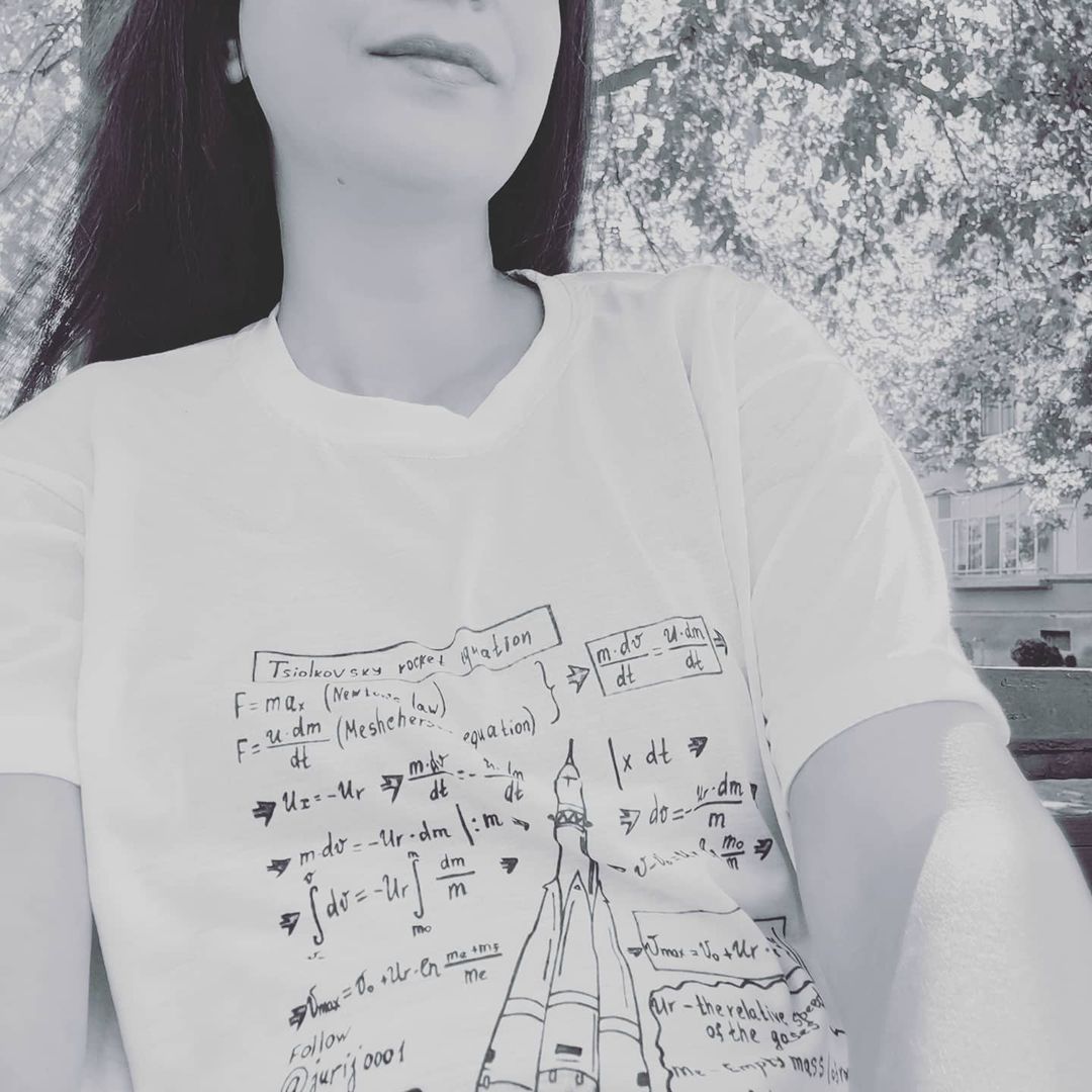 <a href="/mayemusk/">Maye Musk</a> <a href="/XFashion/">@XFashion</a> <a href="/VanityFair/">VANITY FAIR</a> No, no, you should wear this. On this rocket, the first man successfully visited space