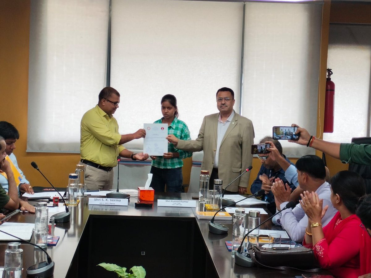 CIMP BIIF (@cimpbiif) on Twitter photo Women founders & team members from both MDP batches were awarded certificates at BHUB. CIMP-BIIF remains committed to enabling women-led leadership in Bihar's startup ecosystem.
<a href="/ProfessorRana/">Dr. Rana Singh</a> <a href="/Kumod2001/">Kumod Kumar</a>
<a href="/startup_bihar/">Startup Bihar</a> <a href="/IndustriesBihar/">Department of Industries, Bihar</a> <a href="/FollowBhub/">B-HUB ๐ฎ๐ณ</a> @CImpMedia
#CIMPBIIF #MDP Women founders & team members from both MDP batches were awarded certificates at BHUB. CIMP-BIIF remains committed to enabling women-led leadership in Bihar's startup ecosystem.
<a href="/ProfessorRana/">Dr. Rana Singh</a> <a href="/Kumod2001/">Kumod Kumar</a>
<a href="/startup_bihar/">Startup Bihar</a> <a href="/IndustriesBihar/">Department of Industries, Bihar</a> <a href="/FollowBhub/">B-HUB ๐ฎ๐ณ</a> @CImpMedia
#CIMPBIIF #MDP