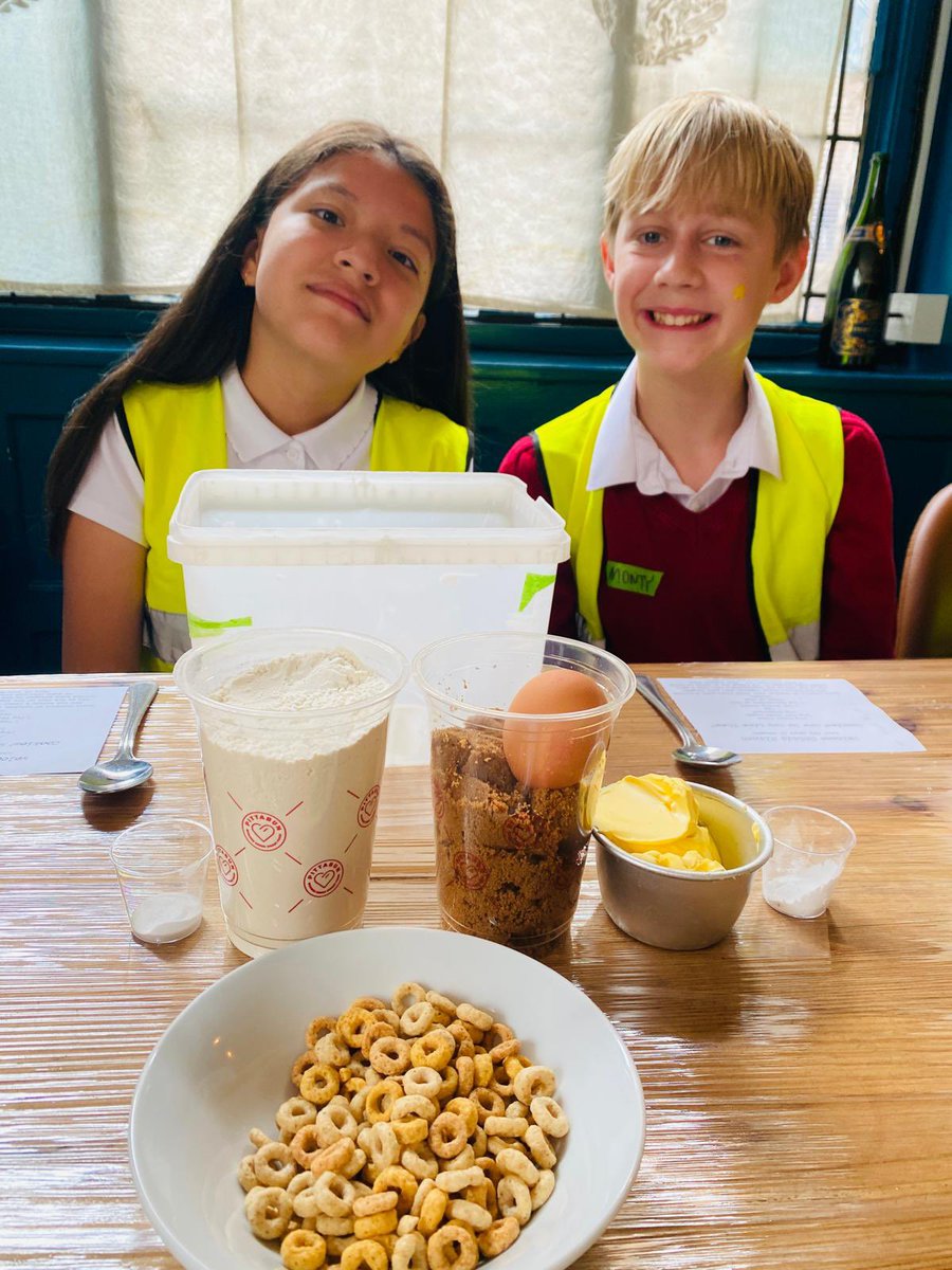 Instituto Español Vicente Cañada Blanch (@canada_blanch) on Twitter photo ¡Gracias @parlouruk por un taller de cocina increíble con el tercer ciclo de Primaria! 🍳👩🍳 Diversión, aprendizaje y sabor en cada receta. ¡Nos llevamos grandes recuerdos! 🧁✨ #TallerDeCocina #Primaria
<a href="/consejeriauk/">Consejería de Educación Reino Unido e Irlanda</a> ¡Gracias @parlouruk por un taller de cocina increíble con el tercer ciclo de Primaria! 🍳👩🍳 Diversión, aprendizaje y sabor en cada receta. ¡Nos llevamos grandes recuerdos! 🧁✨ #TallerDeCocina #Primaria
<a href="/consejeriauk/">Consejería de Educación Reino Unido e Irlanda</a>