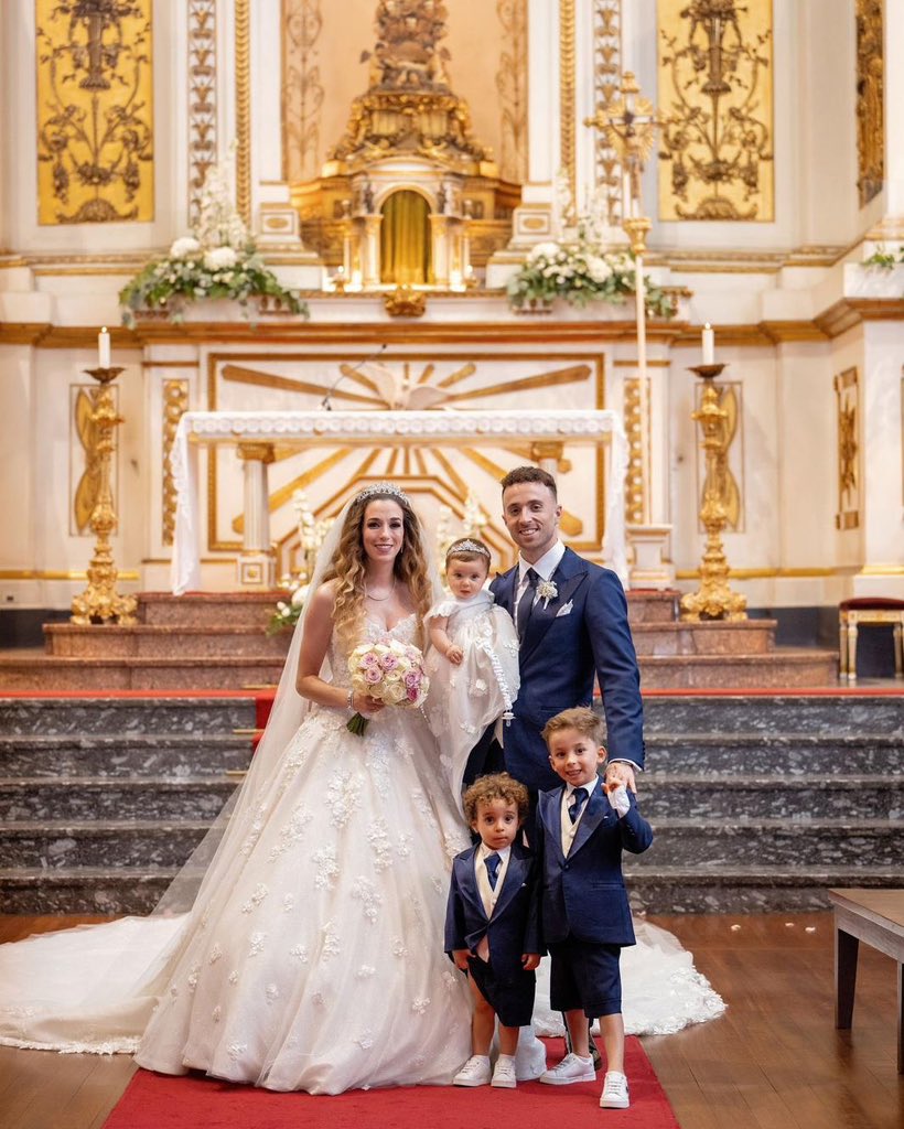 FansTribeHQ's tweet image. RIP to Liverpool &amp;amp; Portugal Forward, Diogo Jota who sadly passed away alongside his brother André in Zamora, Spain.

He just announced his wedding 5 Days ago.

Our condolences are with Diogo Jota and his Family

#jota #diogojota #liverpool #portugal