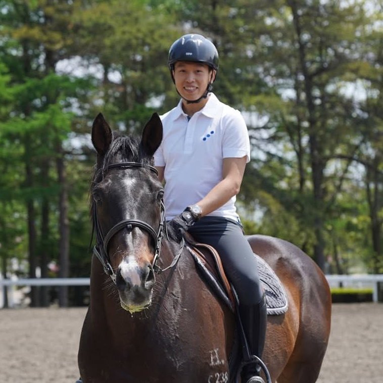 Great to see <a href="/Vincenthocy/">Vincent Ho</a> back in the saddle aboard GOLDEN SIXTY! 💙 💛

#HKRacing | #ゴールデンシックスティ