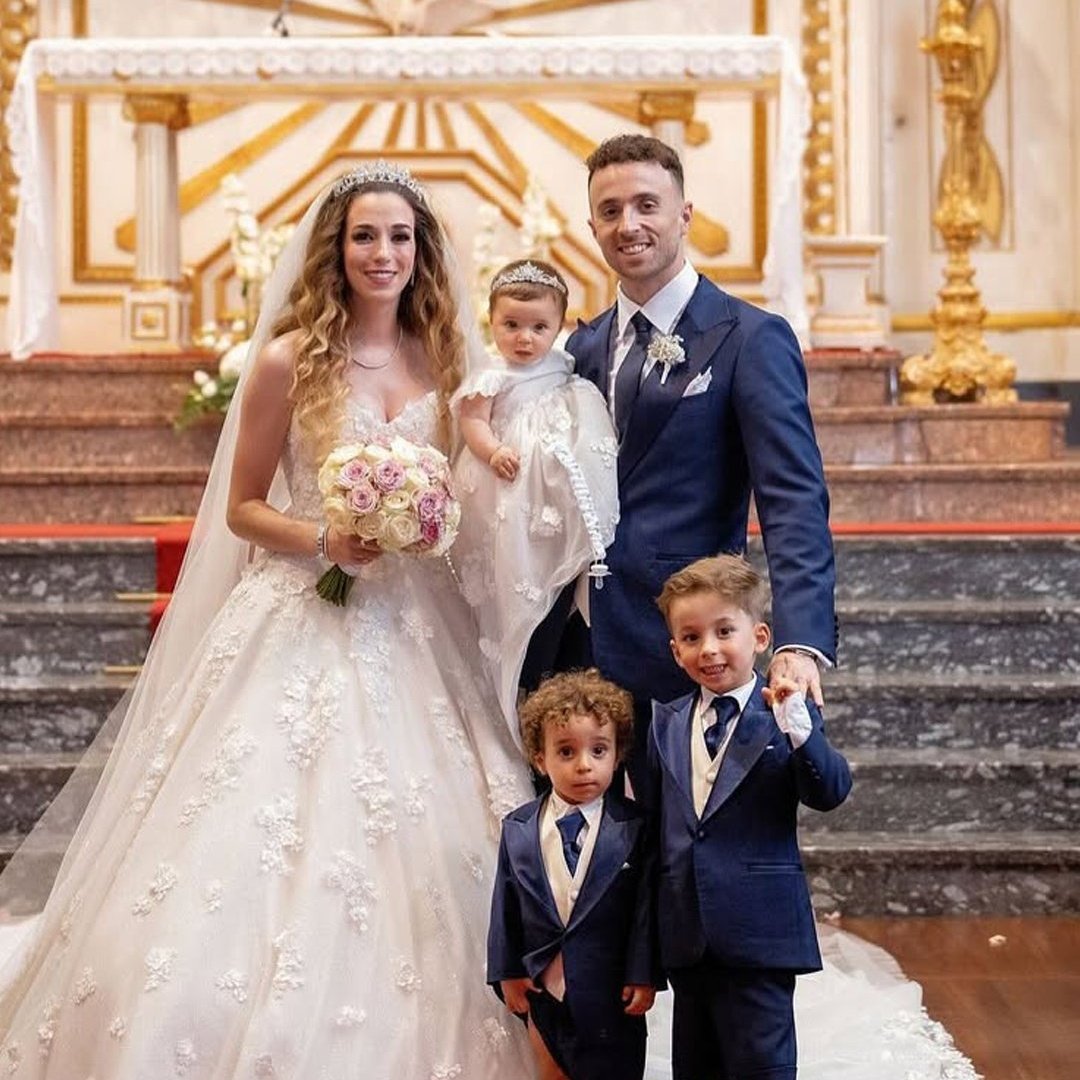zonadeclubismo's tweet photo. essa notícia do Diogo Jota mostra como a vida é um sopro

acabou de ganhar a Premier League e a Nations

se casou a menos de uma semana

e agora sofreu um acidente de carro e veio a falecer 

Inacreditável 😔🖤 https://t.co/hSIdcUe7VB