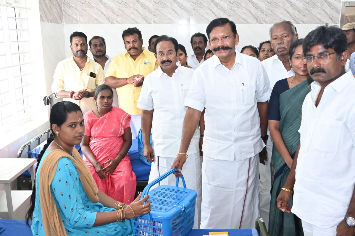 tmselvaganapat's tweet photo. மாண்புமிகு தமிழ்நாடு முதலமைச்சர் @mkstalin  அவர்கள்,  
சேலம் மாநகராட்சிக்குட்பட்ட  தாதம்பட்டியில் அமைந்துள்ள  
புதிய நகரப்புற ஆரம்ப சுகாதார நிலையத்தை காணொளி காட்சி மூலம் திறந்து வைத்தார்.

அந்த விழாவில், மாண்புமிகு சுற்றுலாத்துறை அமைச்சர் திரு. இரா.ராஜேந்திரன் அவர்களோடு இணைந்து  
நாங்களும் கலந்துகொண்டு, குத்துவிளக்கேற்றி, கர்ப்பிணி பெண்களுக்கு ஊட்டச்சத்து பெட்டகங்களை வழங்கி  
நிகழ்வை சிறப்பித்தோம்.

இந்நிகழ்வில் மாவட்ட ஆட்சியர் திருமதி பிருந்தா தேவி,  
மாநகர்மேயர் திரு. இராமச்சந்திரன், அரசு மருத்துவர்கள்,  
கழக நிர்வாகிகள் மற்றும் பொதுமக்கள் உள்ளிட்டோர் பங்கேற்று விழாவை சிறப்பித்தனர்.

@Udhaystalin @DMKITwing @arivalayam @DMKSalem_