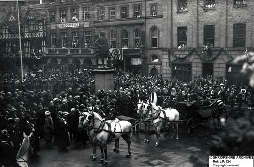 On this day in 1914 - King George V visits Shrewsbury! July is always a time for monarchs appearing and boy were the crowds of people ready for it. 

[LP/133-4]