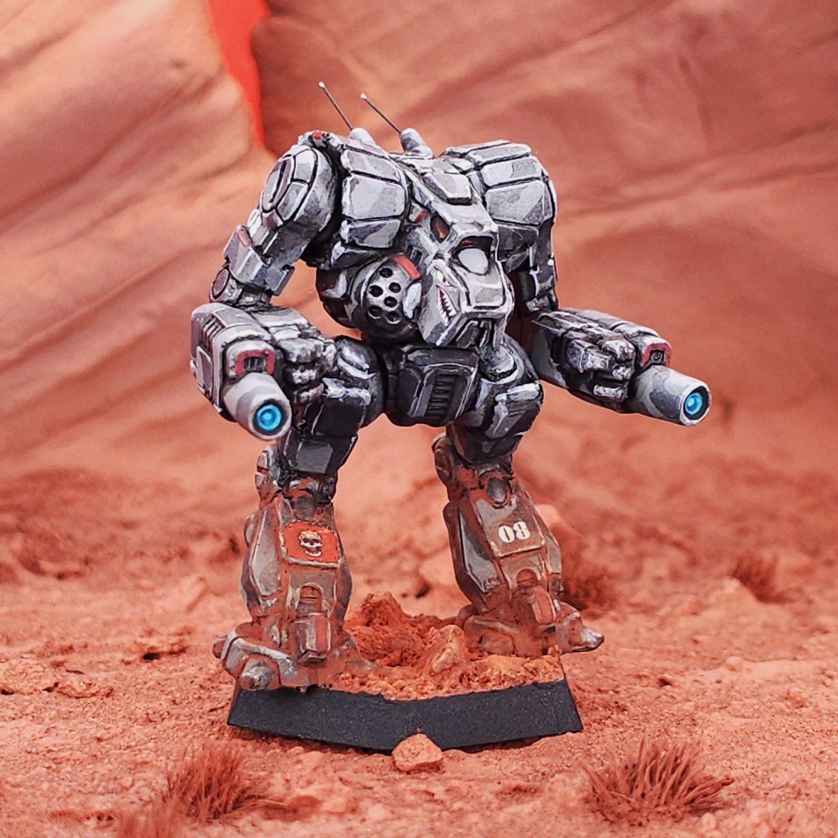 Kamykus1's tweet image. Thug in Gray Death Legion Colours. Designed to outlast and outgun the Warhammer, Thug earned its name as the zombie mech - hard to kill and even harder to stop.
---
Want your mechs to look bad@ss? Deploy us. Pro-painted minis. Worldwide delivery. ->DM.
#battletech #mechwarrior