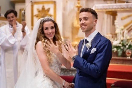 OurFavOnlineDoc's tweet photo. Diogo Jota and his wife two weeks ago.
They already have two kids together.
He’s dead today from a car accident.

This life is a painful mess.

Take each day like it could be your last.
Because infact, it could well be. https://t.co/DuusPSerFv