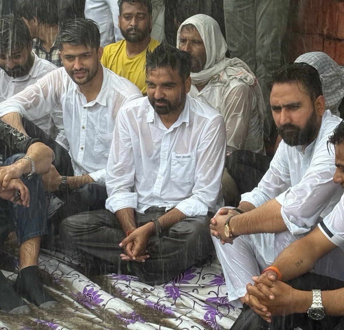 mlsaranj's tweet image. राजस्थान विश्वविद्यालय के निवर्तमान अध्यक्ष @NirmlChoudhary को जन्मदिन की अनेकों शुभकामनाएं। 

छात्र शक्ति और जनहित के मुद्दों की बुलंद और मजबूत आवाज बनकर आप सदैव जनसेवा के लिए समर्पित रहें।