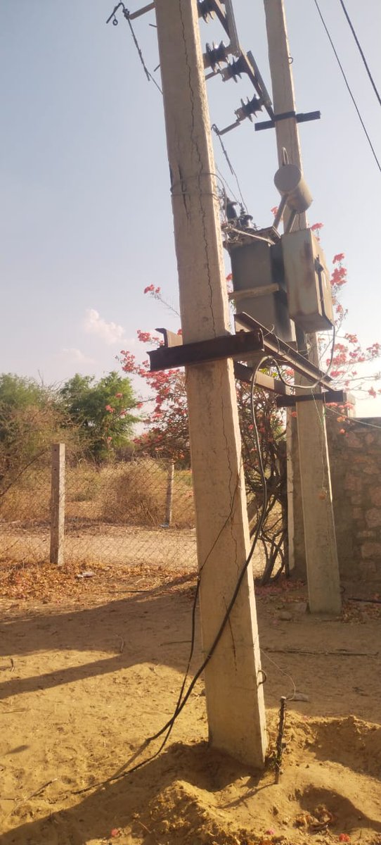 ArbudaPvt's tweet photo. @ccc_jdvvnl  the cracked electricity pole in Narnawas farm (KNO: 330322007878, 330322007855) has been reported multiple times but remains unrepaired. It's a serious safety hazard with the transformer at risk of falling. Urgent action needed! Contact: +919825212718 @RajCMO https://t.co/EPKWsuTBBx