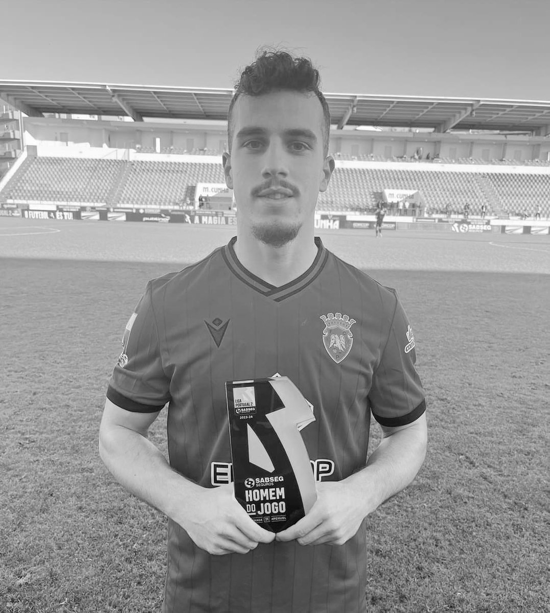 TransferNewsCen's tweet image. Devastating news that Liverpool & Portugal forward Diogo Jota has passed away at the age of 28 following a car crash. His 25-year-old brother Andre Silva, who played for Penafiel, also died. Our deepest condolences and thoughts with his family and loved ones. RIP, Diogo and Andre