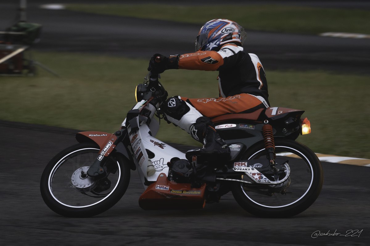 sakubo_221's tweet photo. ルーツ・ザ・原チャリ35周年記念 ルーツ+働くバイクで8時間耐久 2025.6.15
No.1 あ うしのごくきんつぶせそう(8時間耐久)
撮影場所:近畿スポーツランド
SONY α7cⅡ
FE 50-150mm F2 GM
#Go77s
#アクノソシキ
#ルーツザ原チャリ
#はっぴいえんどプロジェクト
#近畿スポーツランド
#sonyα7cII
#sel50150gm