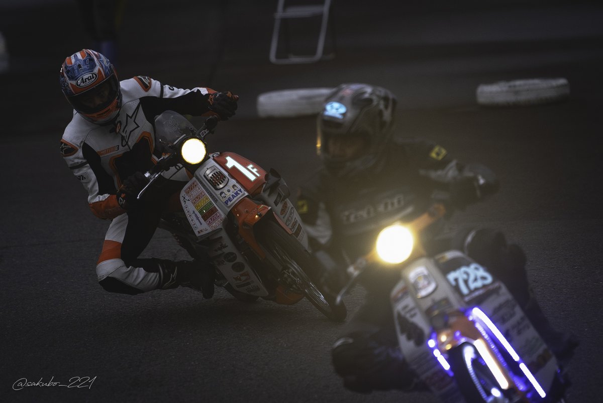 sakubo_221's tweet photo. ルーツ・ザ・原チャリ35周年記念 ルーツ+働くバイクで8時間耐久 2025.6.15
No.1 あ うしのごくきんつぶせそう(8時間耐久)
撮影場所:近畿スポーツランド
SONY α7cⅡ
FE 50-150mm F2 GM
#Go77s
#アクノソシキ
#ルーツザ原チャリ
#はっぴいえんどプロジェクト
#近畿スポーツランド
#sonyα7cII
#sel50150gm