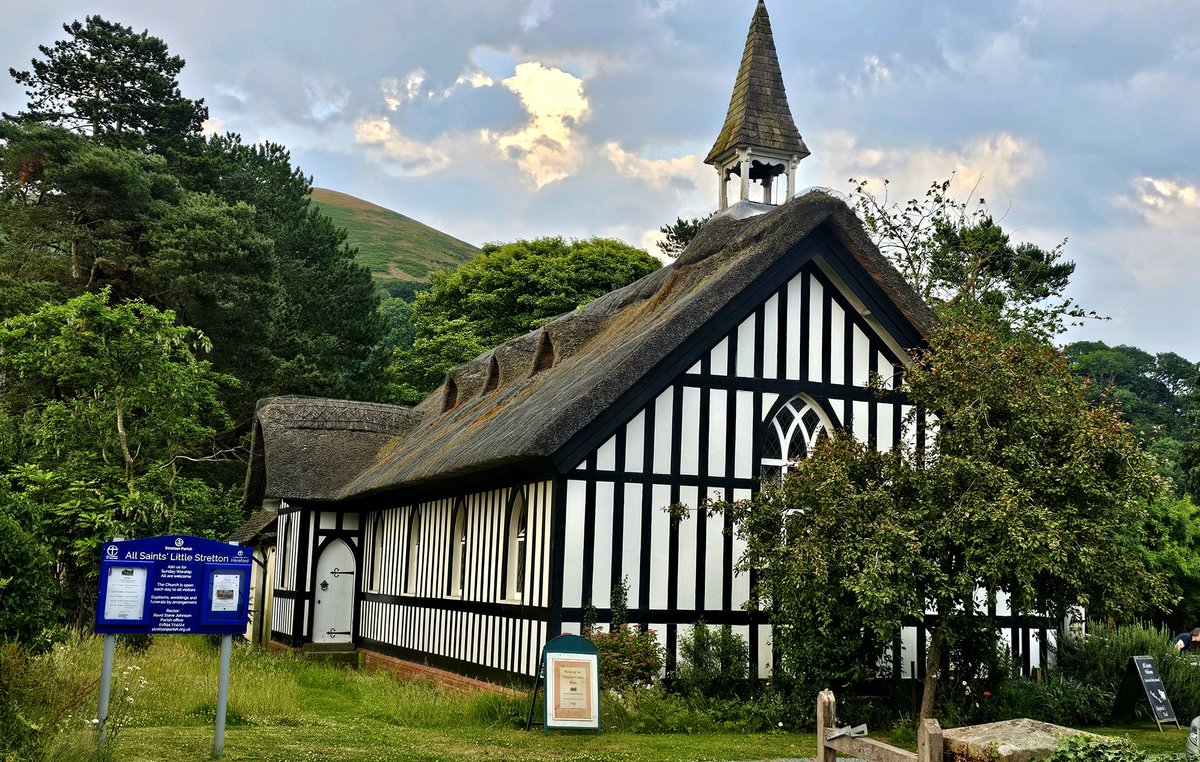 HikingManchest1's tweet image. The unusual church of All Saints at Little Stretton for #ThatchThursday

#Shropshire #SpottedonmyWalk