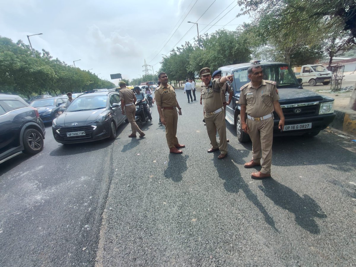 DCP Traffic Noida (@dcptrafficnoida) on Twitter photo .<a href="/dcptrafficnoida/">DCP Traffic Noida</a> рджреНрд╡рд╛рд░рд╛ <a href="/ACPTrafficNoida/">ACP Traffic Noida</a> рд╕реЗрдВрдЯреНрд░рд▓ рдиреЙрдПрдбрд╛ рдХреЗ рд╕рд╛рде рдХрд┐рд╕рд╛рди рдЪреМрдХтАУрдкрд░реНрдерд▓рд╛ рдЧреЛрд▓рдЪрдХреНрдХрд░ рдорд╛рд░реНрдЧ рдкрд░ рдпрд╛рддрд╛рдпрд╛рдд рд╡реНрдпрд╡рд╕реНрдерд╛ рдХрд╛ рдирд┐рд░реАрдХреНрд╖рдг рдХрд┐рдпрд╛ рдЧрдпрд╛ рддрдерд╛ рдпрд╛рддрд╛рдпрд╛рдд рдХреЗ рд╕реБрдЧрдо рд╕рдВрдЪрд╛рд▓рди рдмрдирд╛рдП рд░рдЦрдиреЗ рдХреЗ рд╕рдВрдмрдВрдз рдореЗрдВ рд╕рд░реНрд╡ рд╕рдВрдмрдВрдзрд┐рдд рдХреЛ рдЖрд╡рд╢реНрдпрдХ рджрд┐рд╢рд╛-рдирд┐рд░реНрджреЗрд╢ рджрд┐рдП рдЧрдПред
рдпрд╛рддрд╛рдпрд╛рдд рд╣реЗрд▓реНрдкрд▓рд╛рдЗрди рдирдВрежтАУ9971009001 .<a href="/dcptrafficnoida/">DCP Traffic Noida</a> рджреНрд╡рд╛рд░рд╛ <a href="/ACPTrafficNoida/">ACP Traffic Noida</a> рд╕реЗрдВрдЯреНрд░рд▓ рдиреЙрдПрдбрд╛ рдХреЗ рд╕рд╛рде рдХрд┐рд╕рд╛рди рдЪреМрдХтАУрдкрд░реНрдерд▓рд╛ рдЧреЛрд▓рдЪрдХреНрдХрд░ рдорд╛рд░реНрдЧ рдкрд░ рдпрд╛рддрд╛рдпрд╛рдд рд╡реНрдпрд╡рд╕реНрдерд╛ рдХрд╛ рдирд┐рд░реАрдХреНрд╖рдг рдХрд┐рдпрд╛ рдЧрдпрд╛ рддрдерд╛ рдпрд╛рддрд╛рдпрд╛рдд рдХреЗ рд╕реБрдЧрдо рд╕рдВрдЪрд╛рд▓рди рдмрдирд╛рдП рд░рдЦрдиреЗ рдХреЗ рд╕рдВрдмрдВрдз рдореЗрдВ рд╕рд░реНрд╡ рд╕рдВрдмрдВрдзрд┐рдд рдХреЛ рдЖрд╡рд╢реНрдпрдХ рджрд┐рд╢рд╛-рдирд┐рд░реНрджреЗрд╢ рджрд┐рдП рдЧрдПред
рдпрд╛рддрд╛рдпрд╛рдд рд╣реЗрд▓реНрдкрд▓рд╛рдЗрди рдирдВрежтАУ9971009001