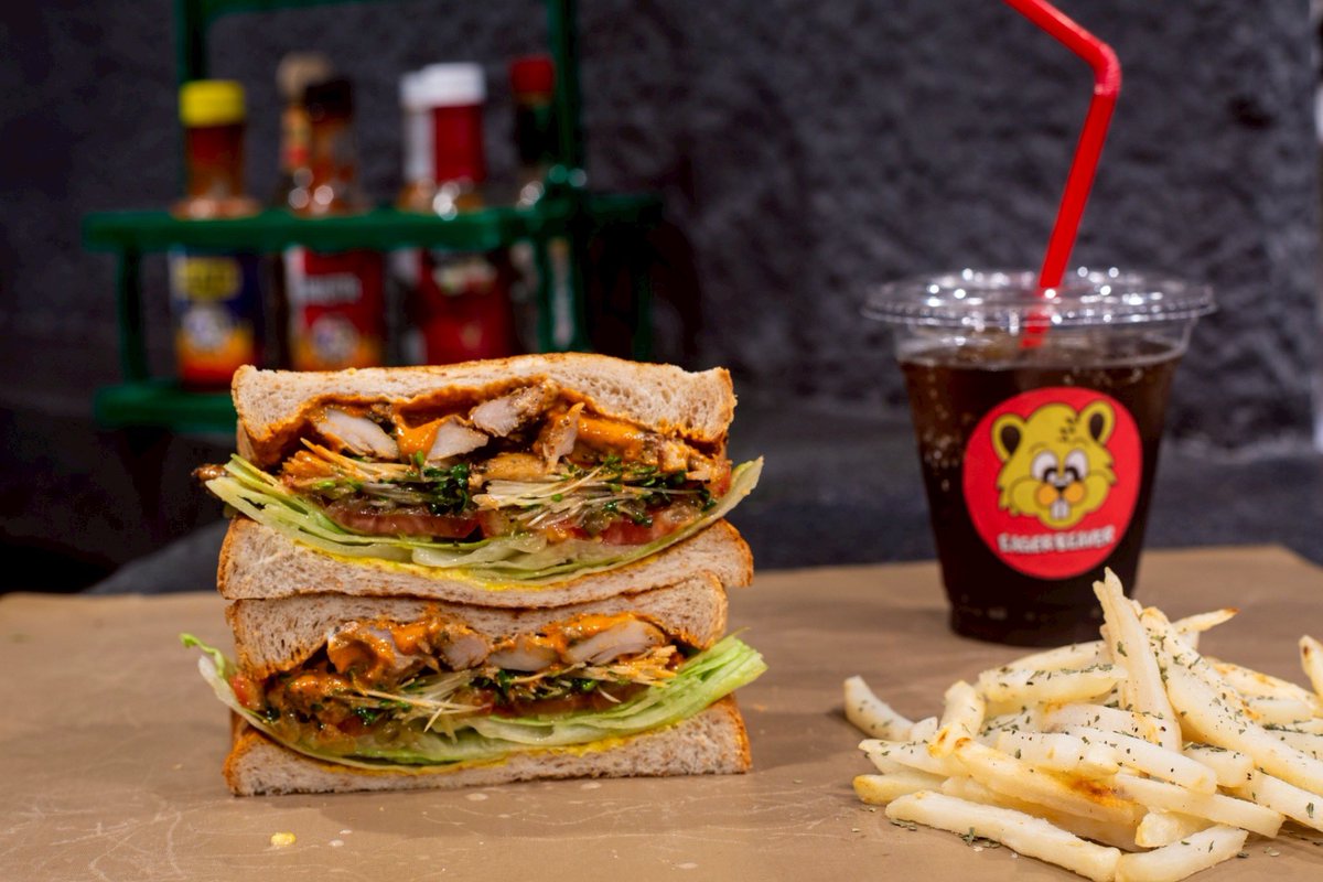 eager_beaver_03's tweet photo. 六本木ではホットサンドが食べれるようになったビバ🥰🥪
美味しいご飯とチルするビバ😌🚀 https://t.co/y2iEVDOjBe