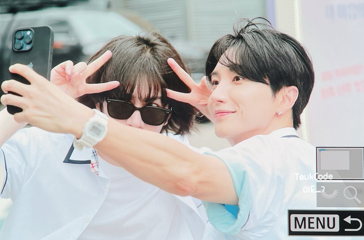이제 “20년”이라고 말할 수 있습니다😂💙
소중한 우리 83라인 우정아！
Our forever 83line 이특 &amp; 희철

#이특 #leeteuk #kimheechul #김희철 #金希澈 #朴正洙 #박정수 #利特 #澈特 #特澈 #superjunior #sj #kpop #슈퍼주니어 #슈주 #suju #83line #イトゥク