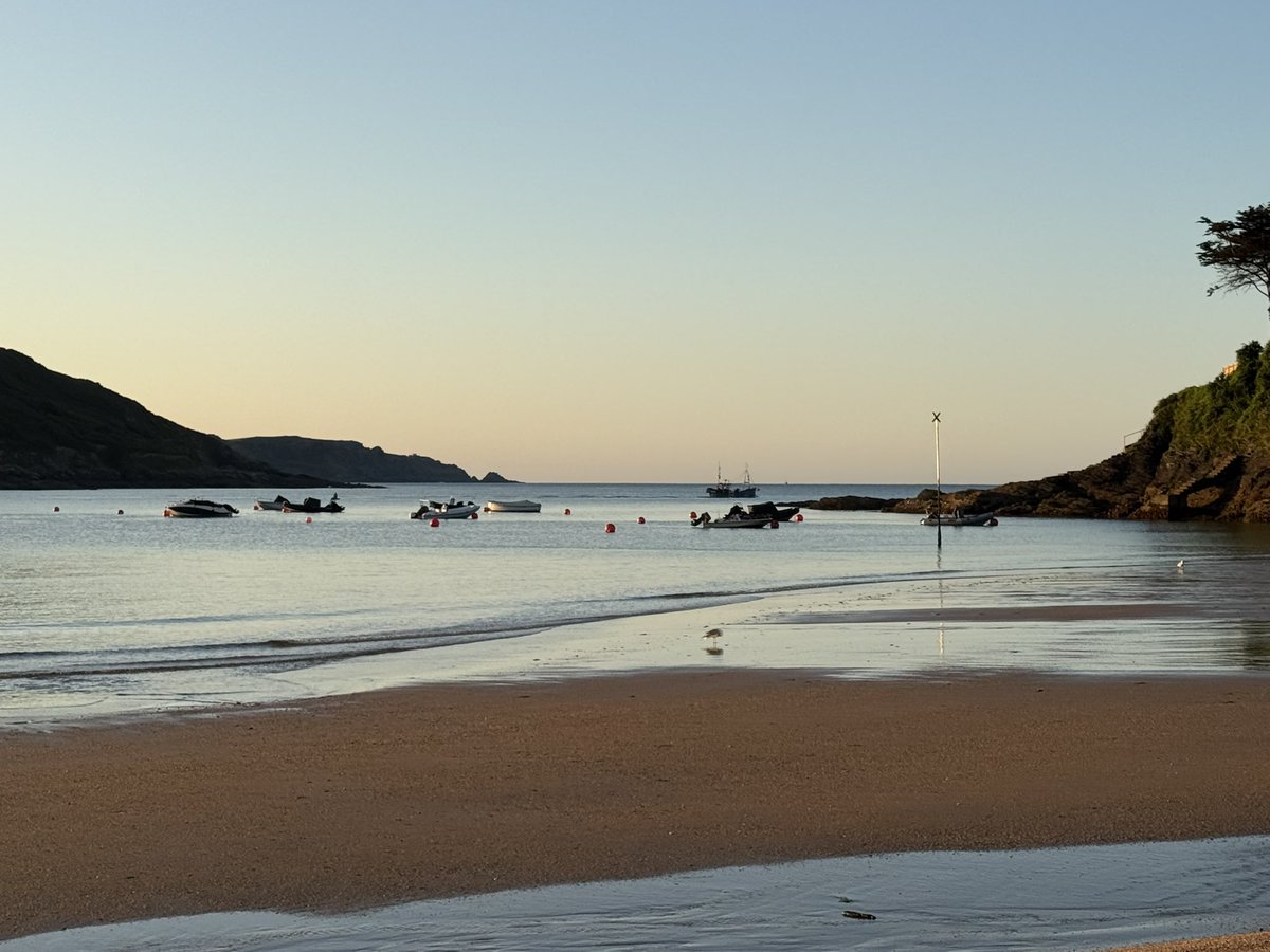 ostizeuropean's tweet image. Sunrise, Thursday morning beach walk, South Sands, Salcombe