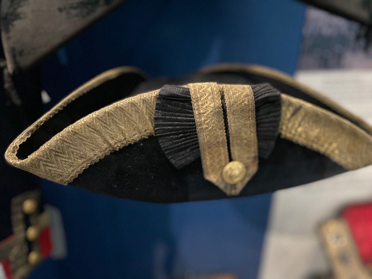 NatMuseumRN's tweet image. 🎩This tricorn cocked hat, dating to c1780, belonged to Captain, later Vice Admiral, Sir Hugh Seymour
Before uniform regulations were introduced in 1795, RN officers had the freedom to choose their own hat styles
See this on display at @PHDockyard
🔎 bit.ly/3nZHXeD