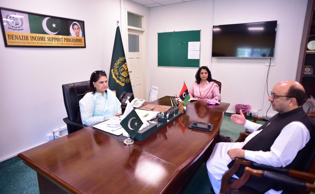 muslimhandspak's tweet photo. Syed Javid Gillani of Muslim Hands met BISP Chairperson Rubina Khalid to explore joint efforts in poverty alleviation. Together, we aim to shift from aid to empowerment through skills & livelihoods.
#BISP #MuslimHandsPakistan #BenazirHunarmandProgram #SkillsForLife https://t.co/kNGWcX0odm