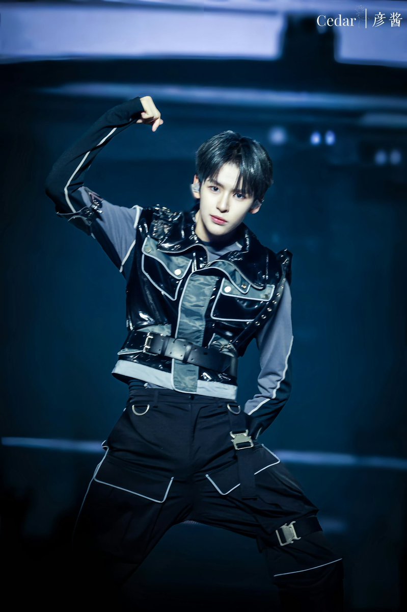 No matter how many times I look, you’re still so handsome!

cr.logo
#한비 #HANBI #SMTR25 #SMTOWN